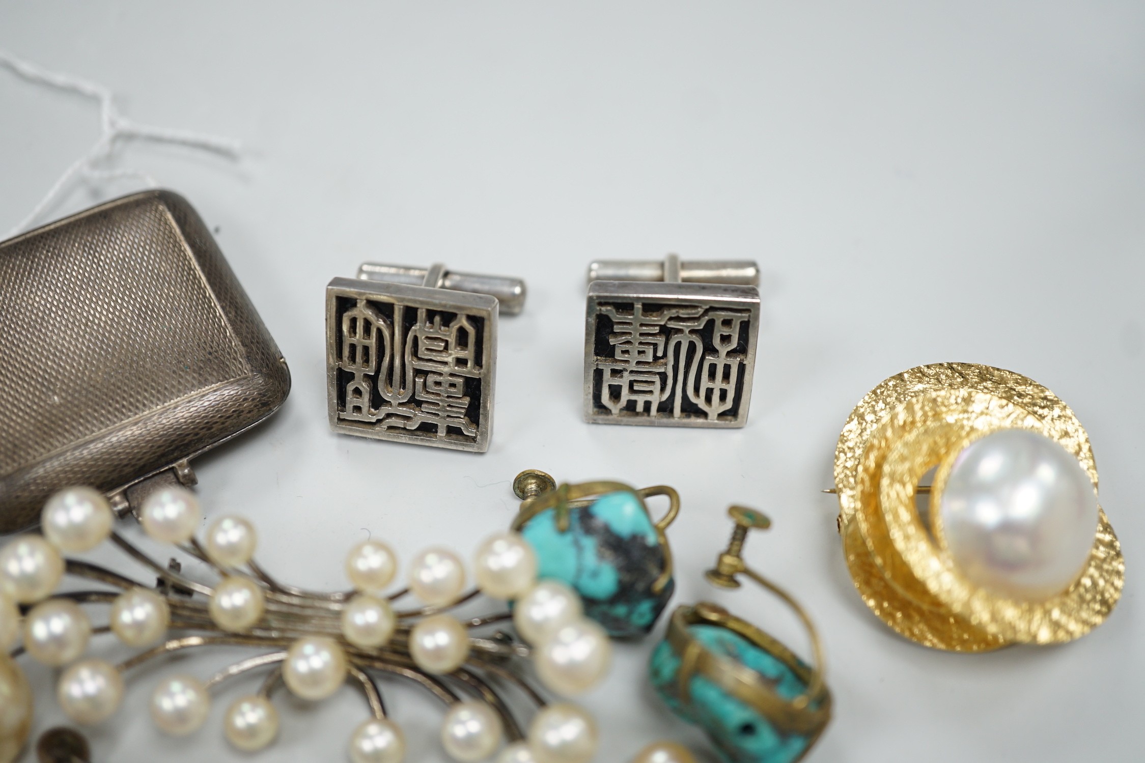 A 1930's engine turned silver travelling timepiece, Birmingham, 1934, 39mm and a group of assorted costume jewellery.